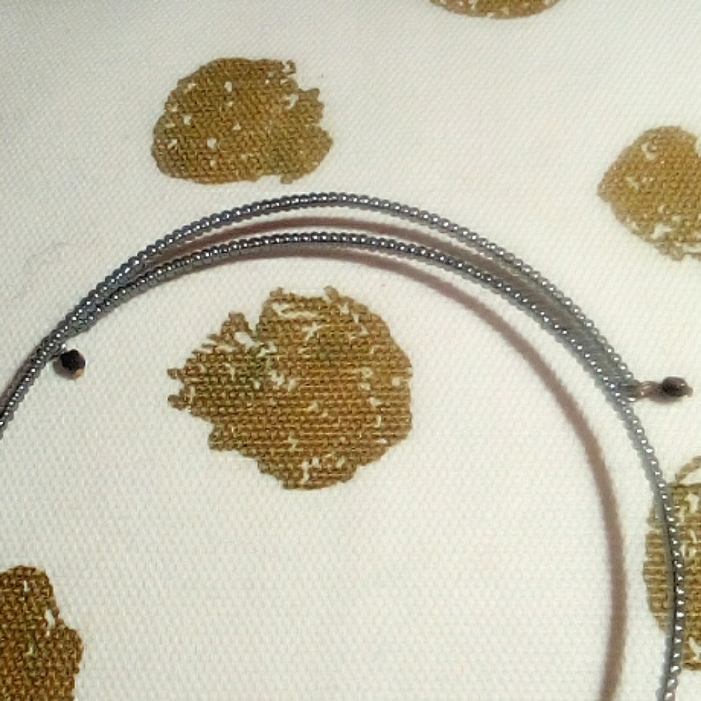 Springback Choker with Beads - Picture 3 of 3